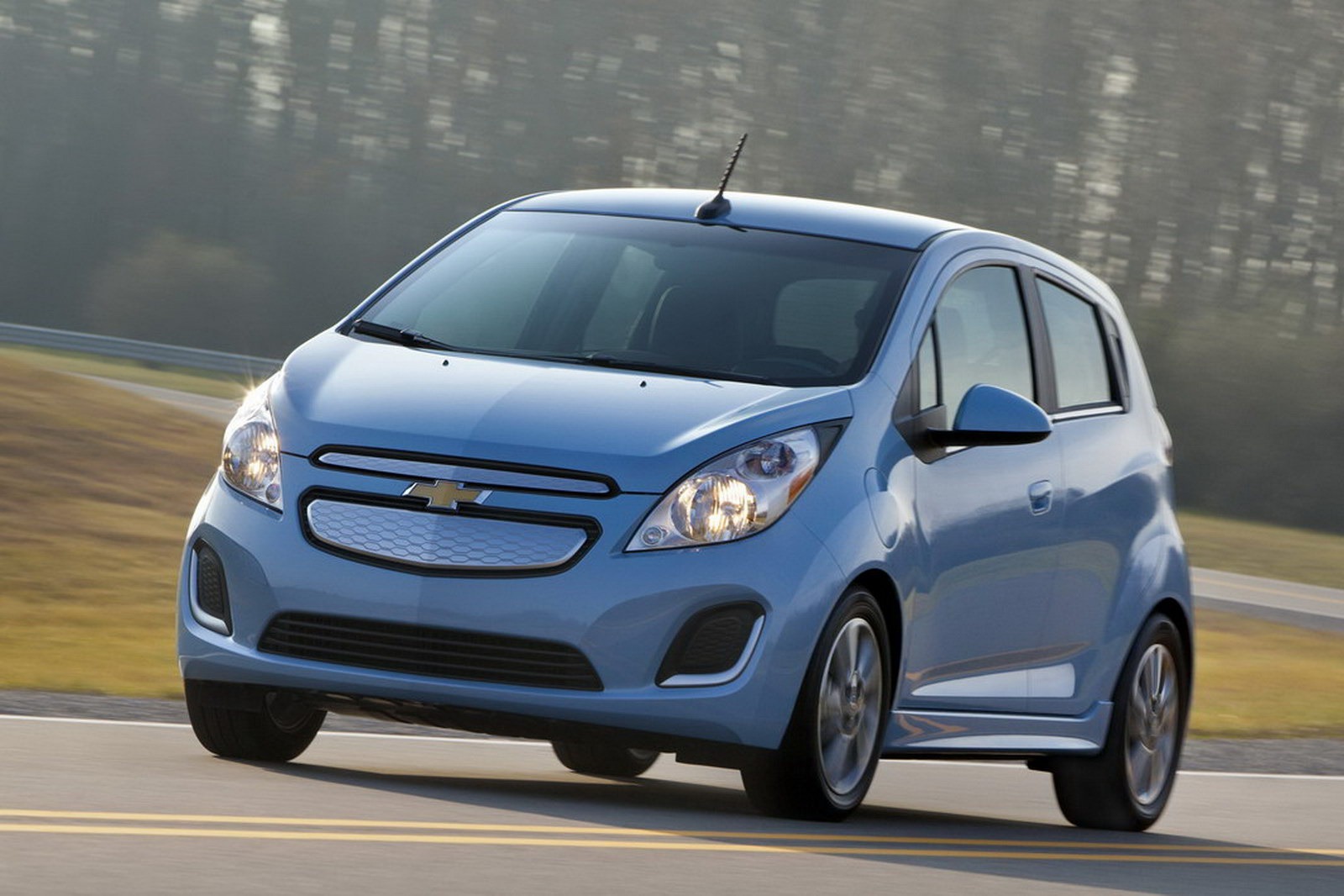 El Spark se pone las pilas Chevrolet destapa al Spark EV previo a su