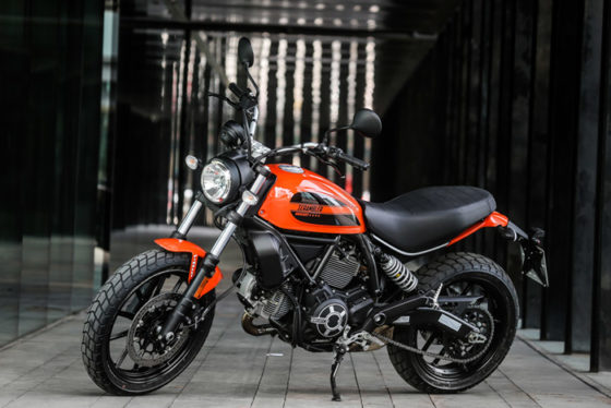 ducati-scrambler-sixty2-statics-6