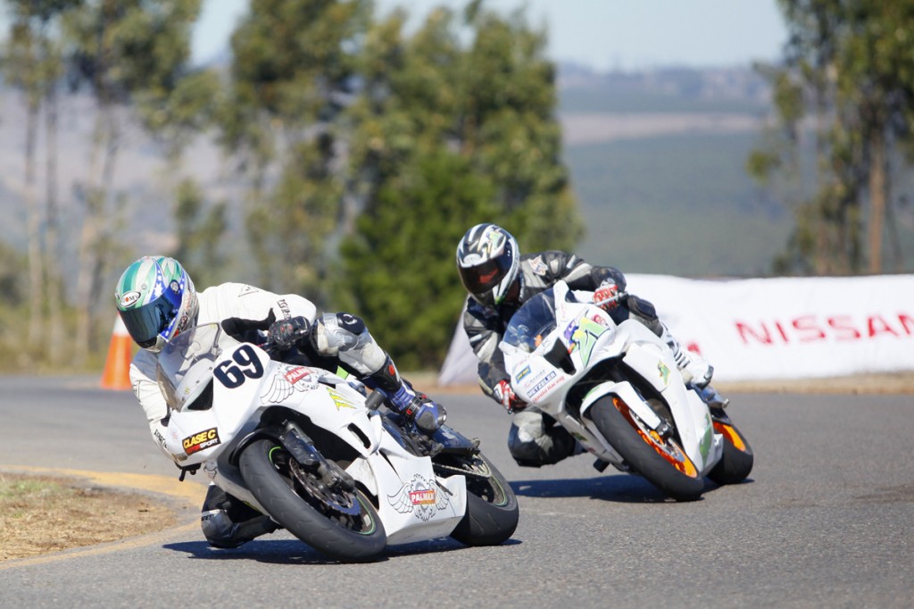 Tienes que ver este video: Insólito «baile» de motos tras accidente en Magny Cours