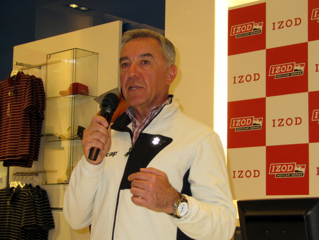 Eliseo Salazar analizó las 500 Millas de Indianapolis, el presente y futuro de la IndyCar en evento de IZOD en Chile
