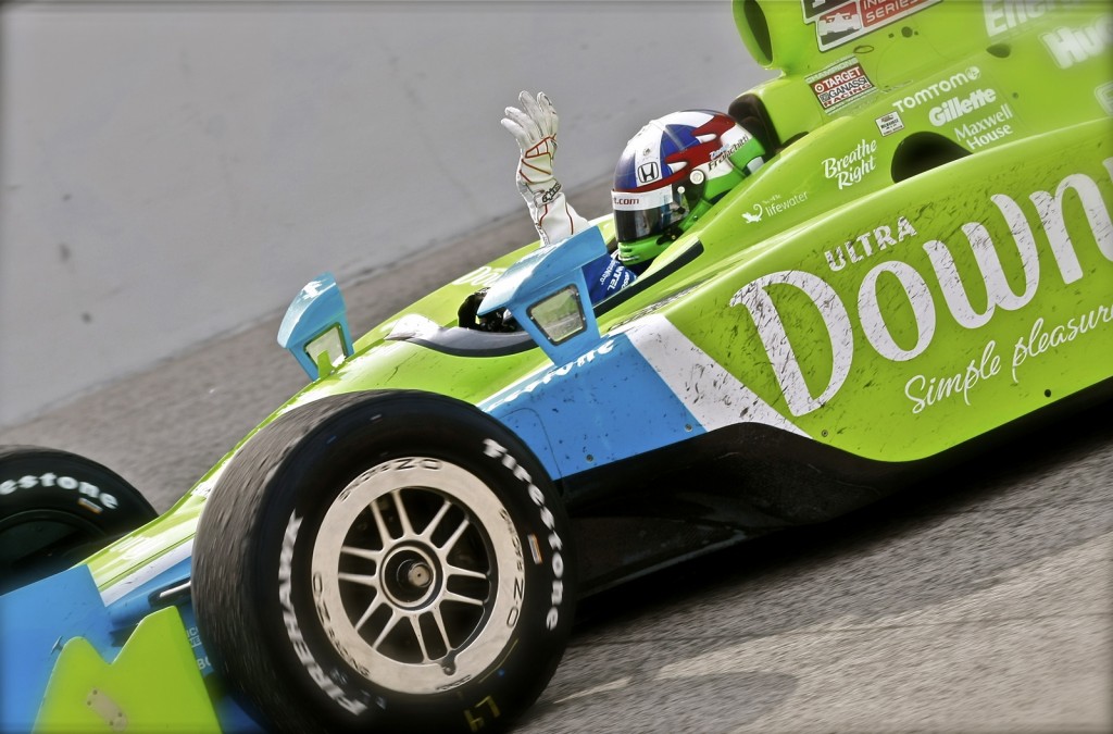 IndyCar: Dario Franchitti sale victorioso de Milwaukee, Viso y Saavedra abandonaron por accidentes