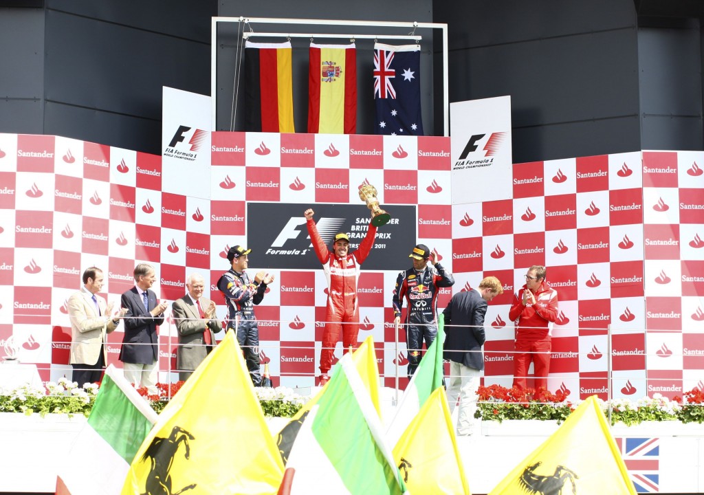 F1: Alonso gana en Silverstone, Pérez suma valiosos puntos