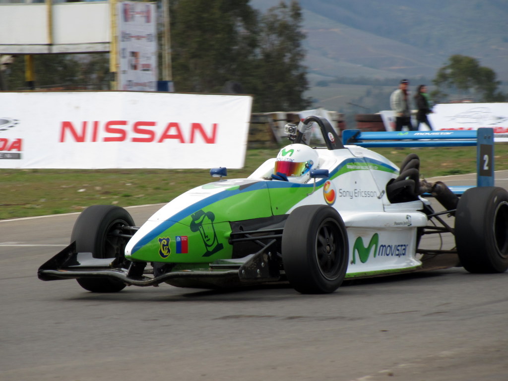 Fórmula 3: Sebastián Valenzuela aprovecha toque entre Riffo y Donoso para imponerse en la quinta fecha