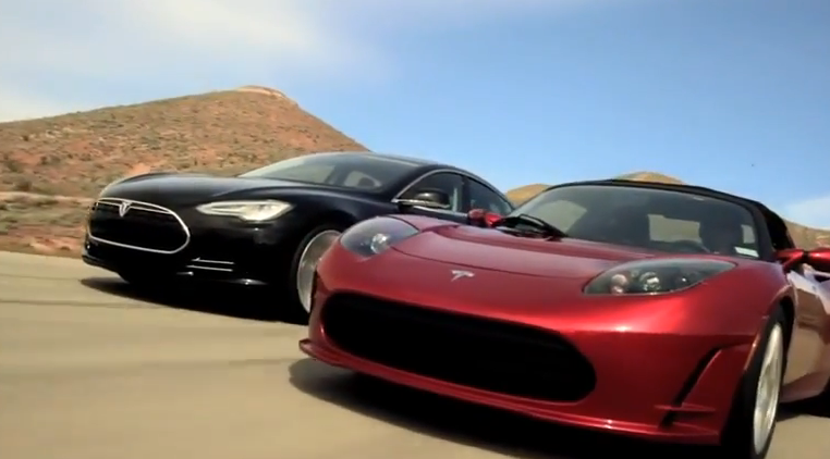 Batalla Silenciosa: Tesla Model S y Roadster corren en el desierto