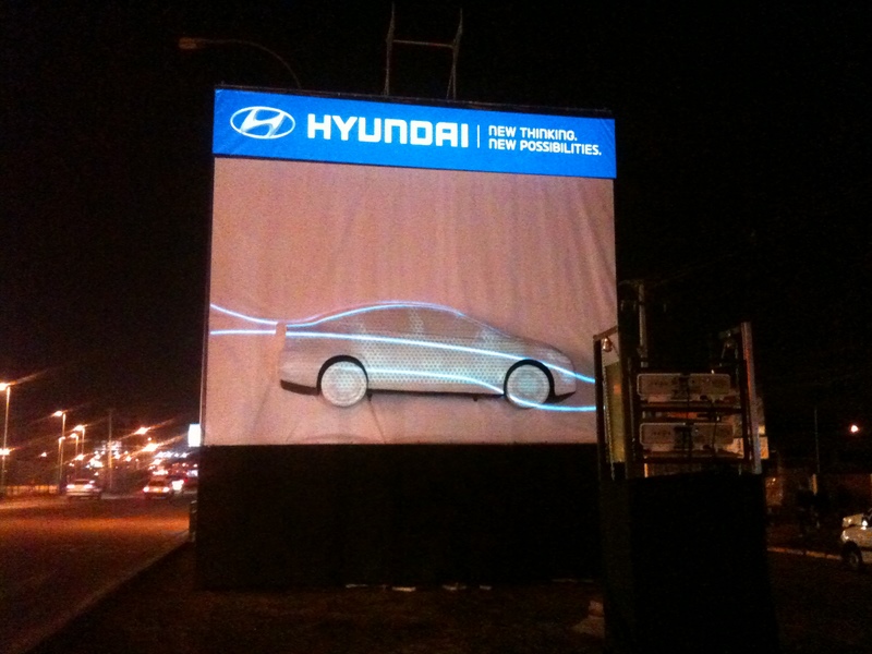 Publicidad: Termina primera etapa de novedosa campaña de Hyundai con proyecciones 3D en Maipú