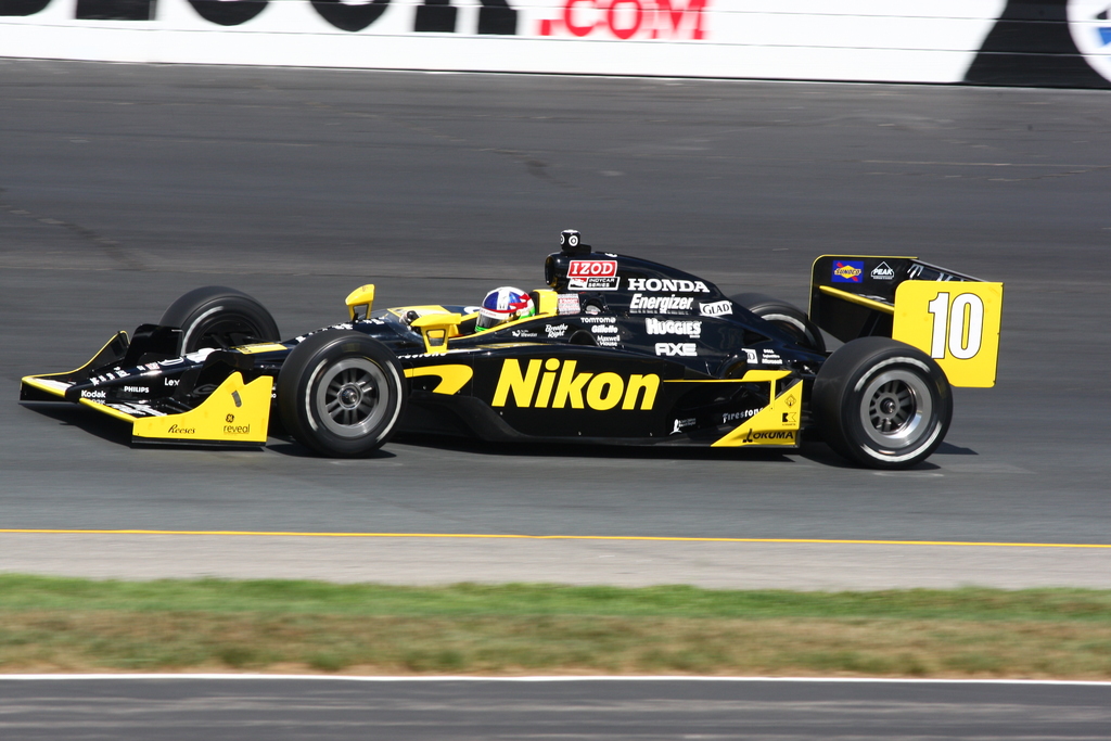 IndyCar: Dario Franchitti marca la pole position en New Hampshire, Viso parte 17° y Saavedra 24°