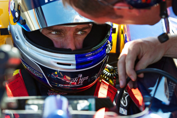 No son los probadores usuales: Tom Cruise giró en un Red Bull F1, María de Villota probó con Lotus Renault GP la semana pasada