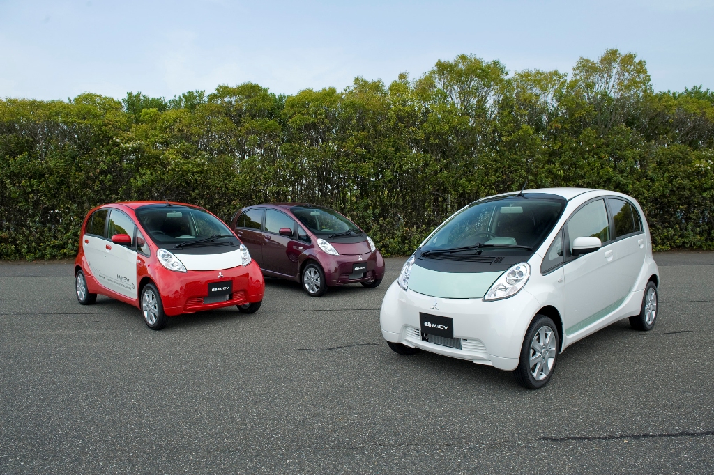 Mitsubishi quiere cumplir el sueño de Tesla: carga inalámbrica de electricidad para sus autos