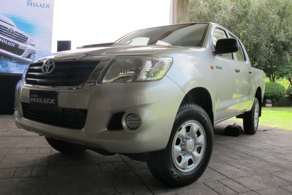Lanzamiento Toyota Hilux 2012: Ligeros cambios estéticos, mismo ADN de camioneta «indestructible»