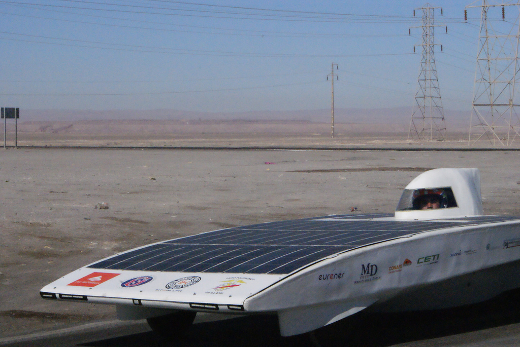 Auto solar chileno Intikallpa 2 pelea por los primeros puestos en el World Solar Challenge en Australia