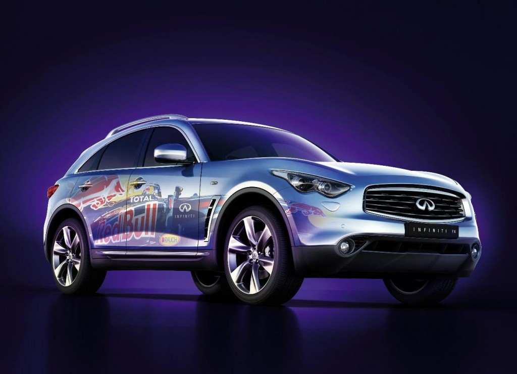 Más vehículos «especiales»: Al Infiniti FX Vettel, se suma el Red Bull Racing FX y luego vendrá un nuevo Clio