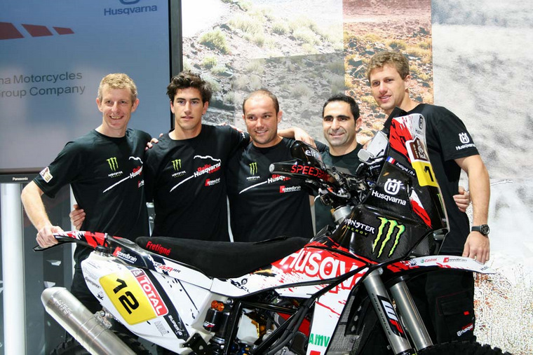 Husqvarna se viene con todo para el Dakar 2012, presenta equipo con cinco pilotos en el Salón de Paris