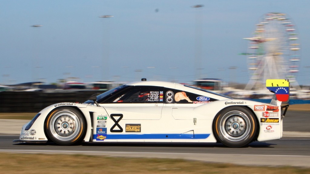 Tienes que verlo: Joao Barbosa sube a su señora a su Prototipo para Daytona y publica el épico registro en video