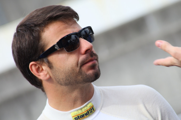 IndyCar: Dreyer & Reinbold Racing confirma a Oriol Servia como piloto del equipo en 2012