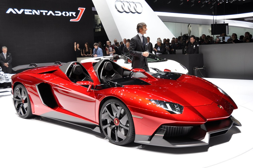 Salón de Ginebra: Esta vez sin sellos de agua, Lamborghini presenta el único y exclusivo roadster Aventador J