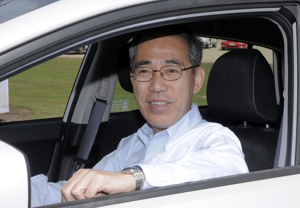 Llegó el jefe, dice que hay que subir las ventas: Mitsuru Takada, vicepresidente de Fuji Heavy Industries, visitó Subaru para anunciar ambicioso plan de ventas