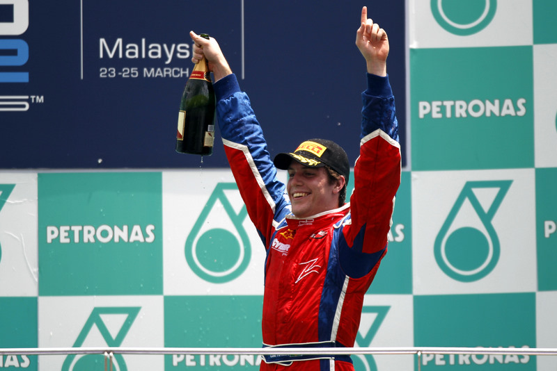 GP2 Series: Luiz Razia sorprende y se queda con la Feature Race en Malasia