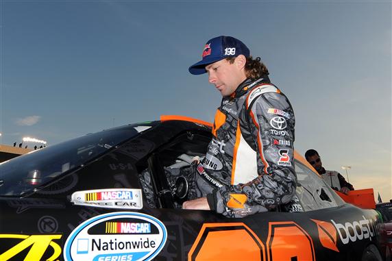 Travis Pastrana debutó con un 22° lugar en la NASCAR Nationwide Series