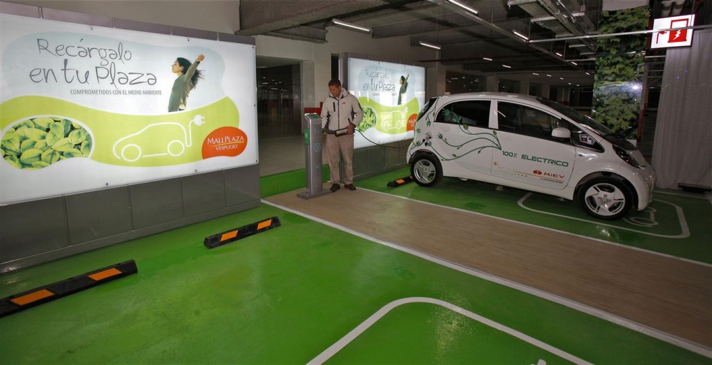 Mall Plaza Vespucio se transforma en el primer mall en integrar sistema de recarga para autos eléctricos