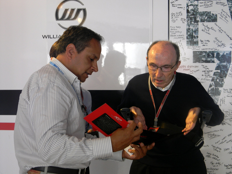 Imágenes: El equipo del proyecto Motorpark celebró triunfo y cumpleaños junto a Frank Williams en el GP de España