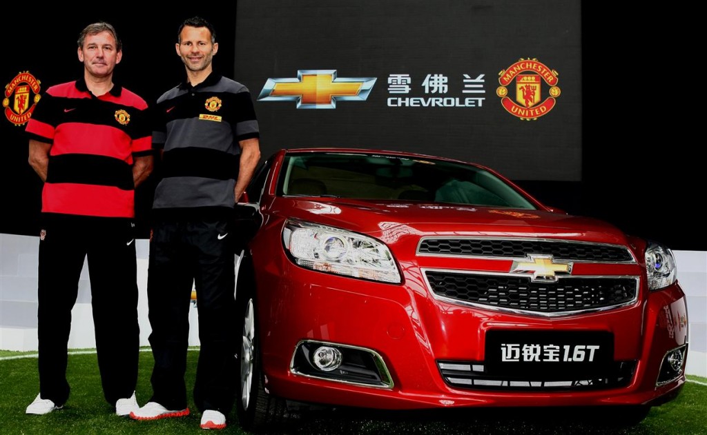 De tuercas a balones: Chevrolet firma alianza con Manchester United y el Proyecto One World Football