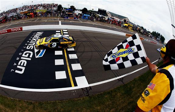 NASCAR: Marcos Ambrose gana en Watkins Glen en espectacular final