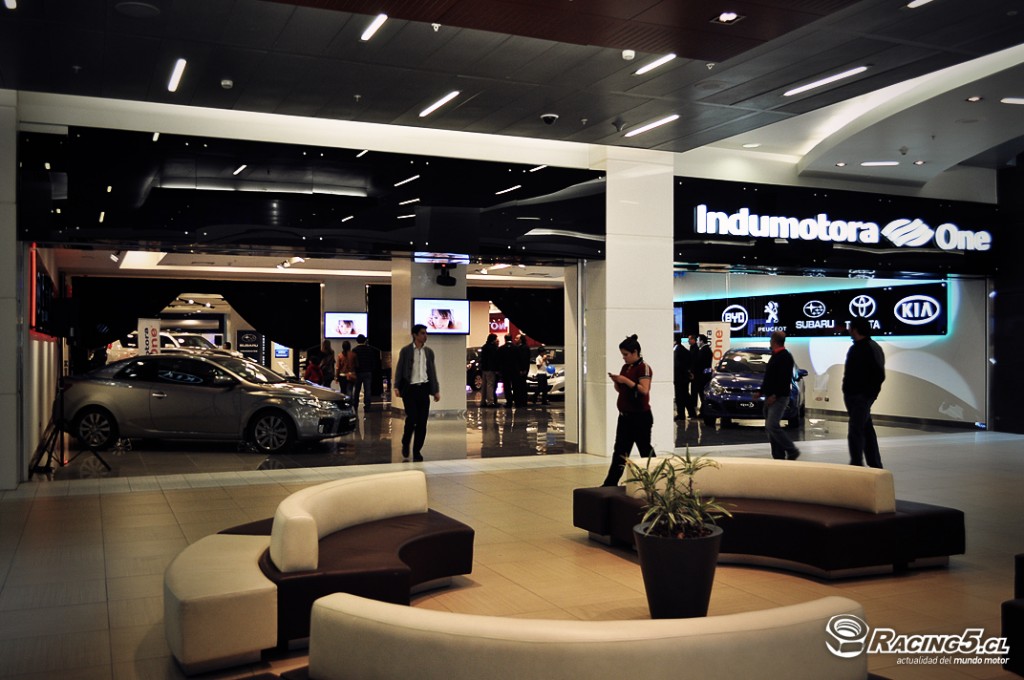 Indumotora One inaugura la primera tienda retail de autos en Costanera Center