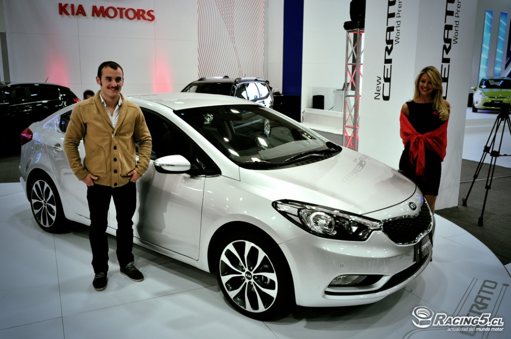 XII Salón del Automóvil: Kia realizó la Premiere Mundial del nuevo Cerato en Chile, acompañado de New Carens, Optima Hybrid y Quoris