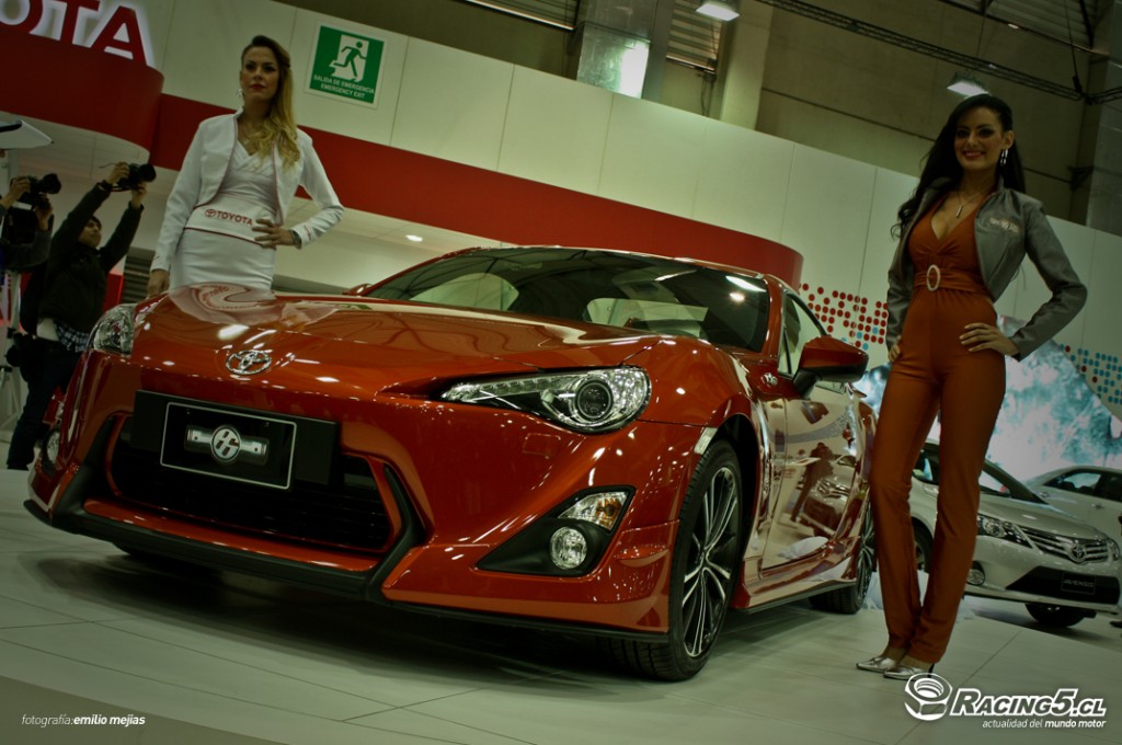 XII Salón del Automóvil: Toyota regresa a la deportividad con el FT86 y mantiene su liderazgo en ecología con el Camry Híbrido