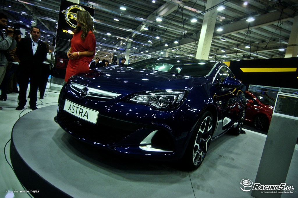 XII Salón del Automóvil: Opel amplía su portafolio con Astra Sedán, Antara y el esperado Astra OPC