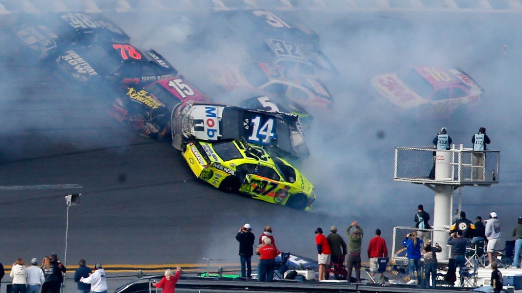 Video: ¡Ouch! 25 autos chocan en la última vuelta de la carrera de NASCAR en Talladega