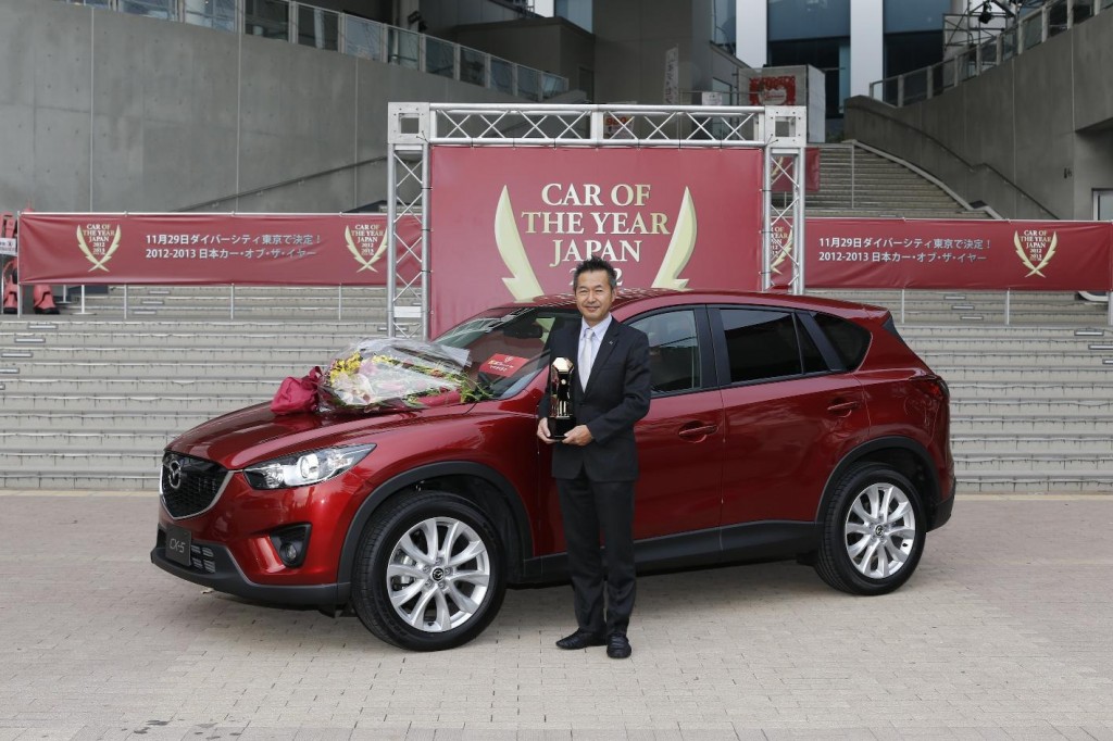 Un SUV le ganó al Toyobaru: El Mazda CX-5 fue galardonado como «Auto del Año» en Japón