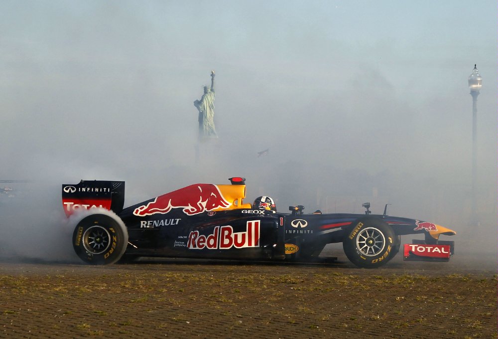 Flash: El Red Bull de Fórmula 1 se exhibirá en Megacenter Parque Arauco este jueves