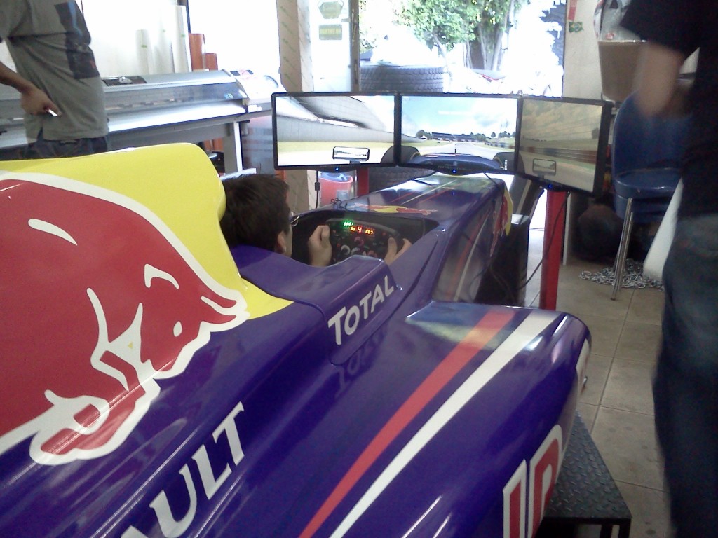 Virtual Racing se suma a la fiebre del Red Bull Showrun Santiago con espectacular simulador de Fórmula 1