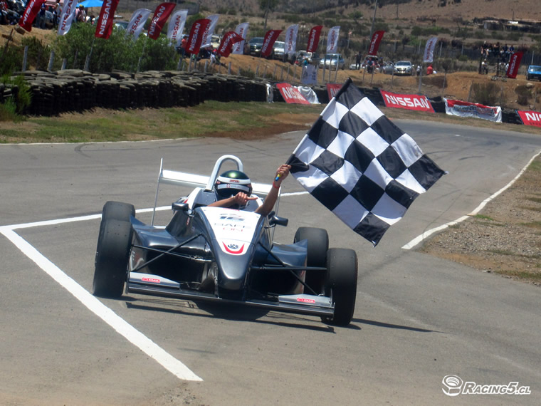 Pablo Larroquette logra una merecida primera victoria del año en la Fórmula 3 Nissan