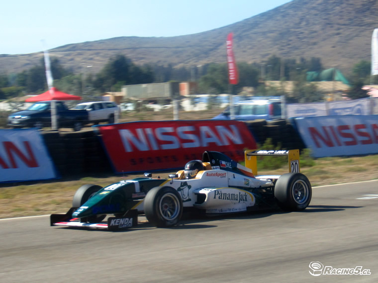 Jorge Bas hace historia en la Panam GP Series: El piloto chileno logró la pole en La Serena