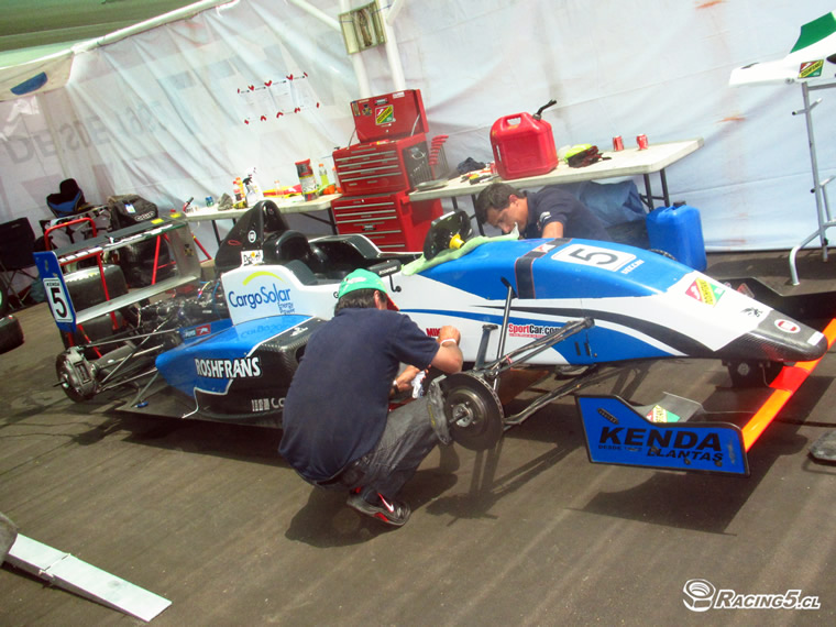 Mega galería de imágenes: El trabajo en los boxes de los equipos del Panam GP Series en La Serena