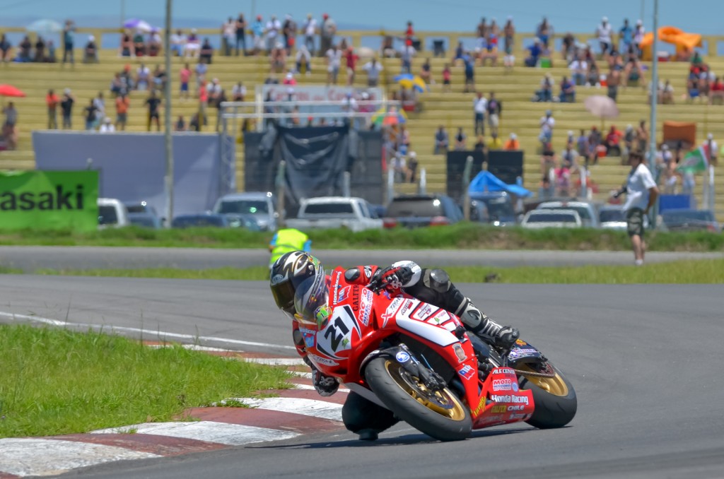 La bandera chilena en lo más alto: Vicente Leguina marca la pole para el Latinoamericano de Superbike en Uruguay