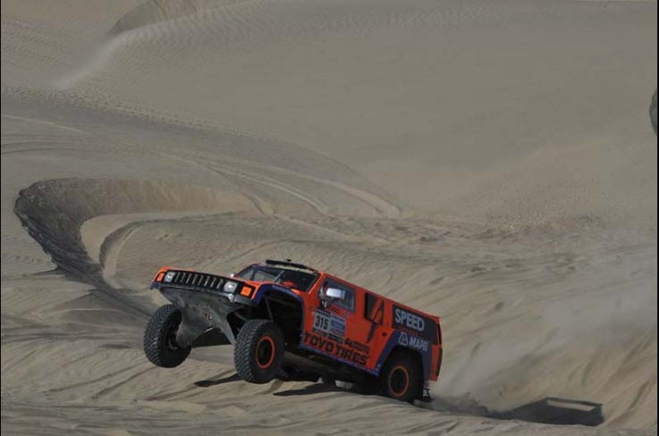 Robby Gordon por fin pudo terminar una etapa en un puesto razonable... fue tercero. (Imagen: Maindru Photo para SPEED Energy Drink)