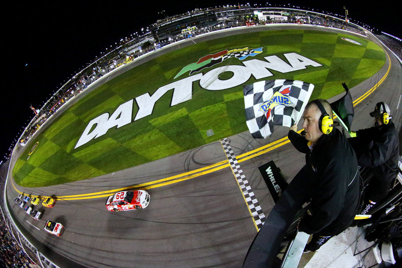Sprint Unlimited de NASCAR: Kevin Harvick se llevó el triunfo en Daytona