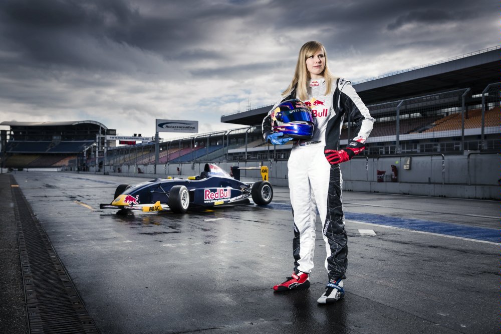 Velocidad femenina: Beitske Visser se convierte en la primera mujer del Red Bull Junior Team