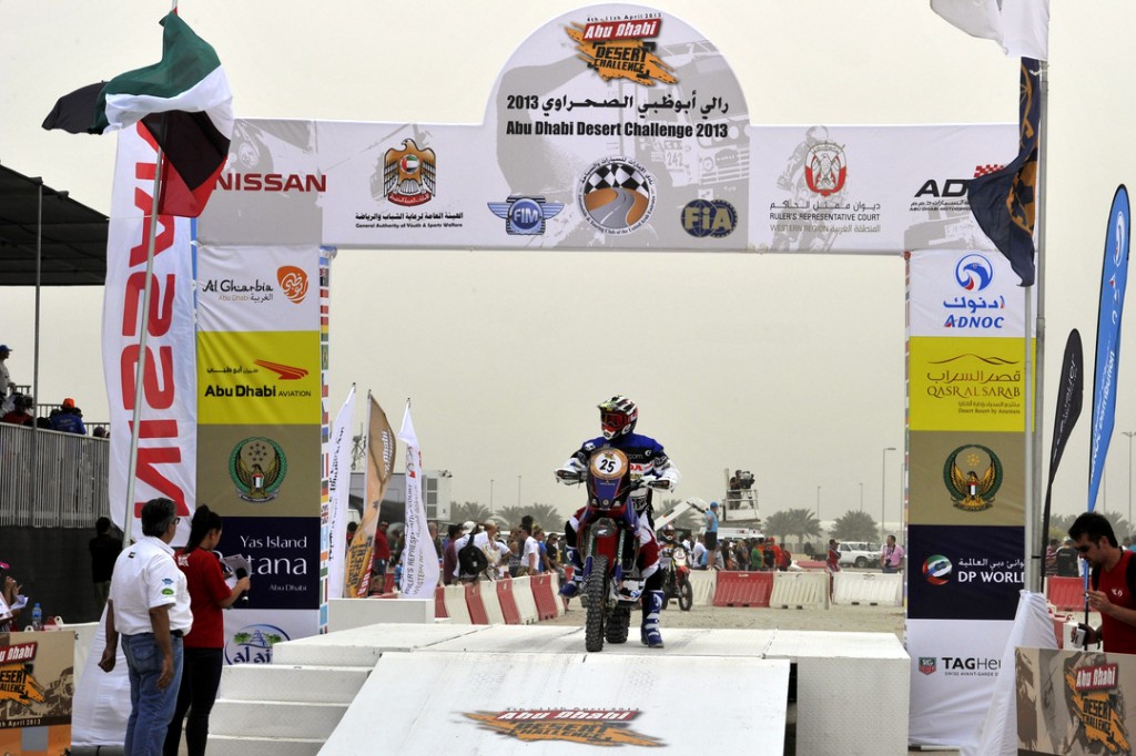 Flash: «Jere» Israel parte con el pie derecho el Abu Dhabi Desert Challenge, es cuarto en el prólogo