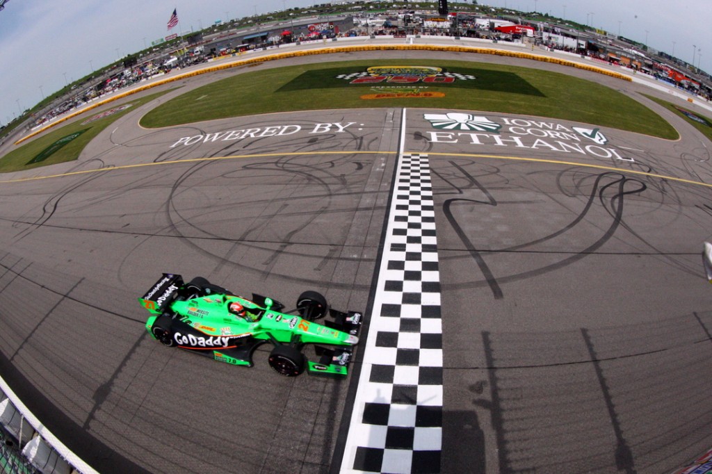 IndyCar: James Hinchcliffe domina en Iowa