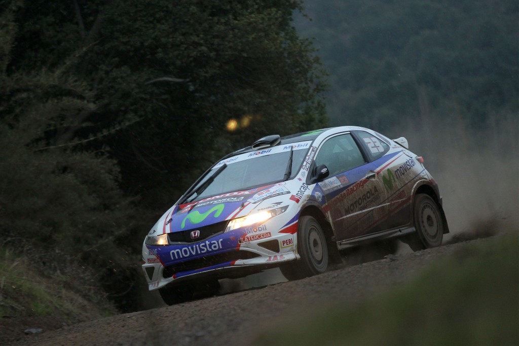 La foto: Ruy Barbosa lidera la R3 del Rally Mobil en Rancagua