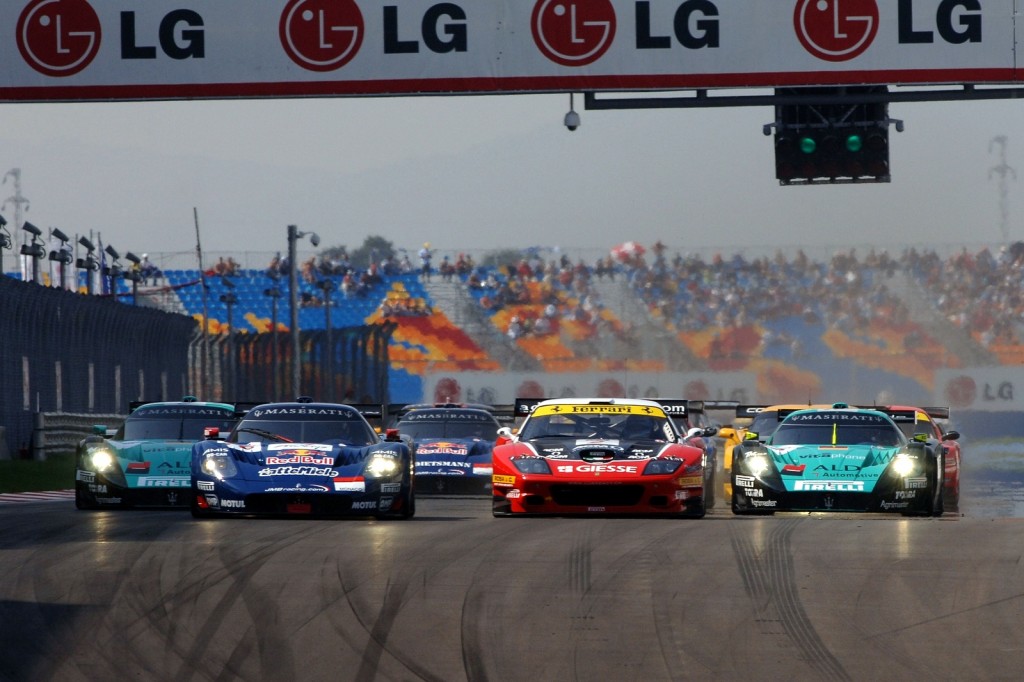 La foto: Ferrari versus Maserati