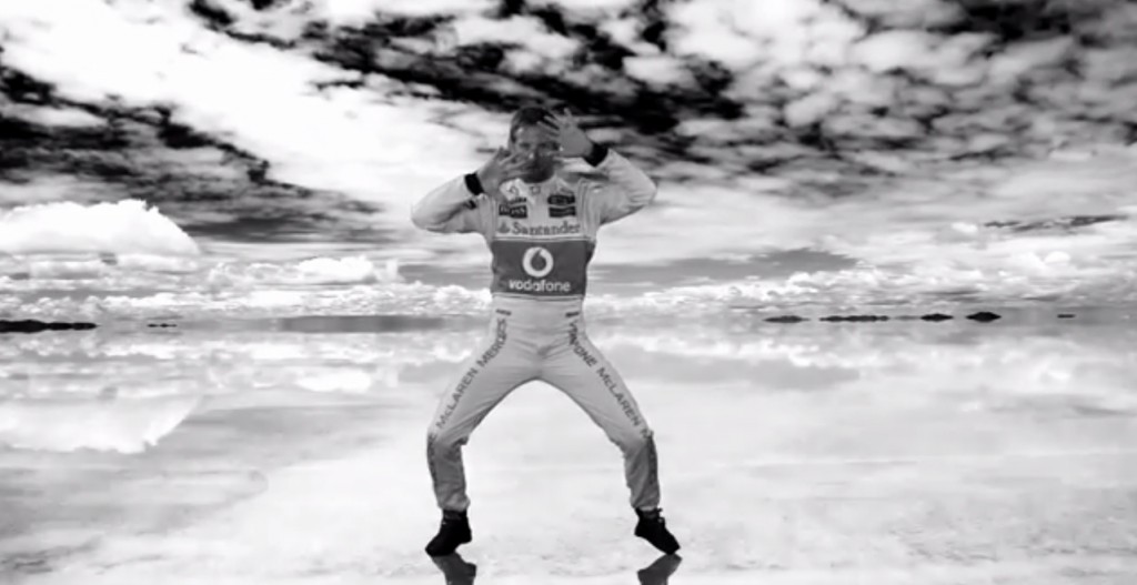 Video: Jenson Button protagoniza el aviso más raro del año
