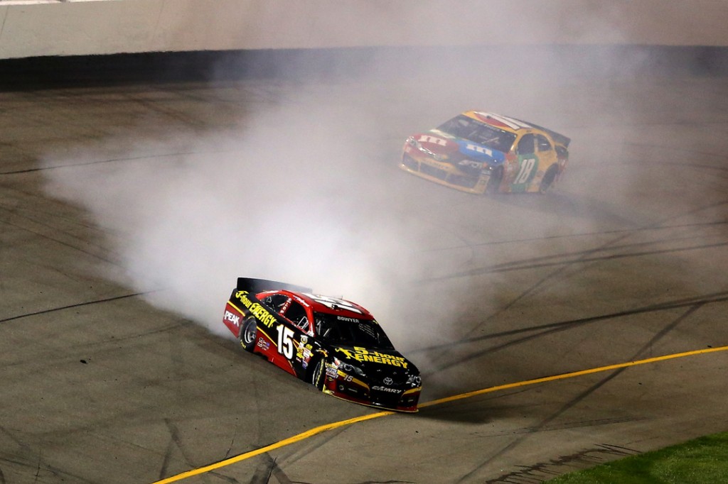 NASCAR: Grandes penalizaciones para Michael Waltrip Racing por intervenir la carrera de Richmond