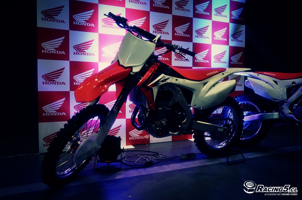 Elite y CRF450R 2014 son las nuevas motos de Honda en Chile