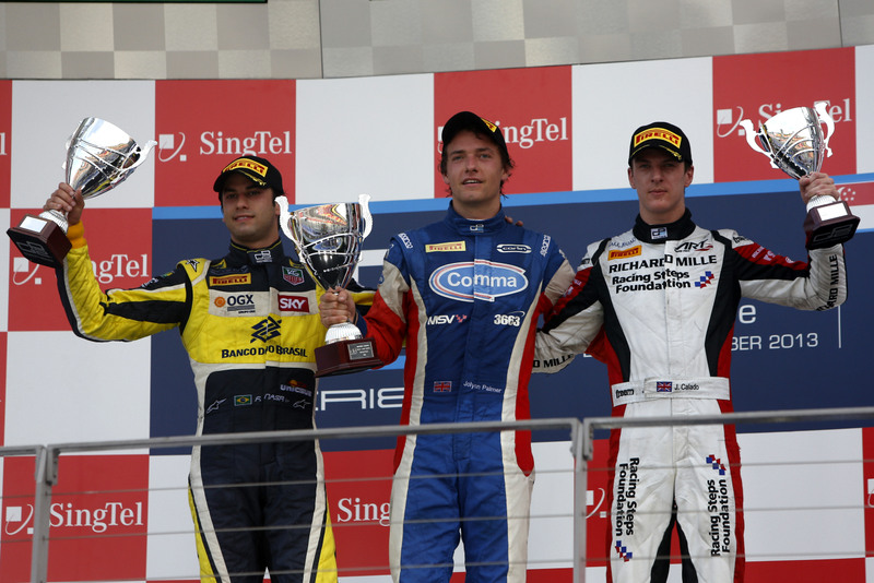 Jolyon Palmer se quedó con el triunfo de la Feature Race de la GP2 Series en las calles de Singapur