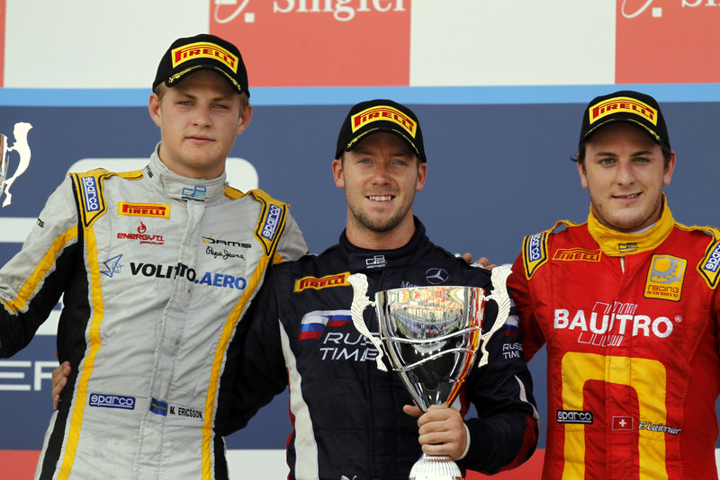 Sam Bird triunfó en Singapur y el título de la GP2 Series se define en Abu Dhabi